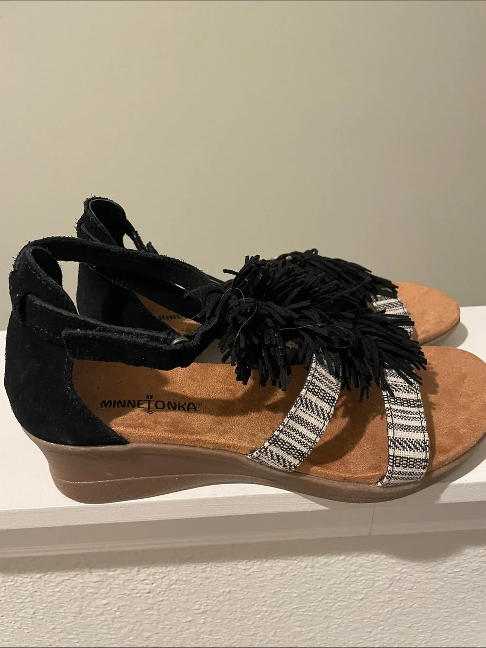 Minnetonka Desi Fringe Wedge Sandal size 9